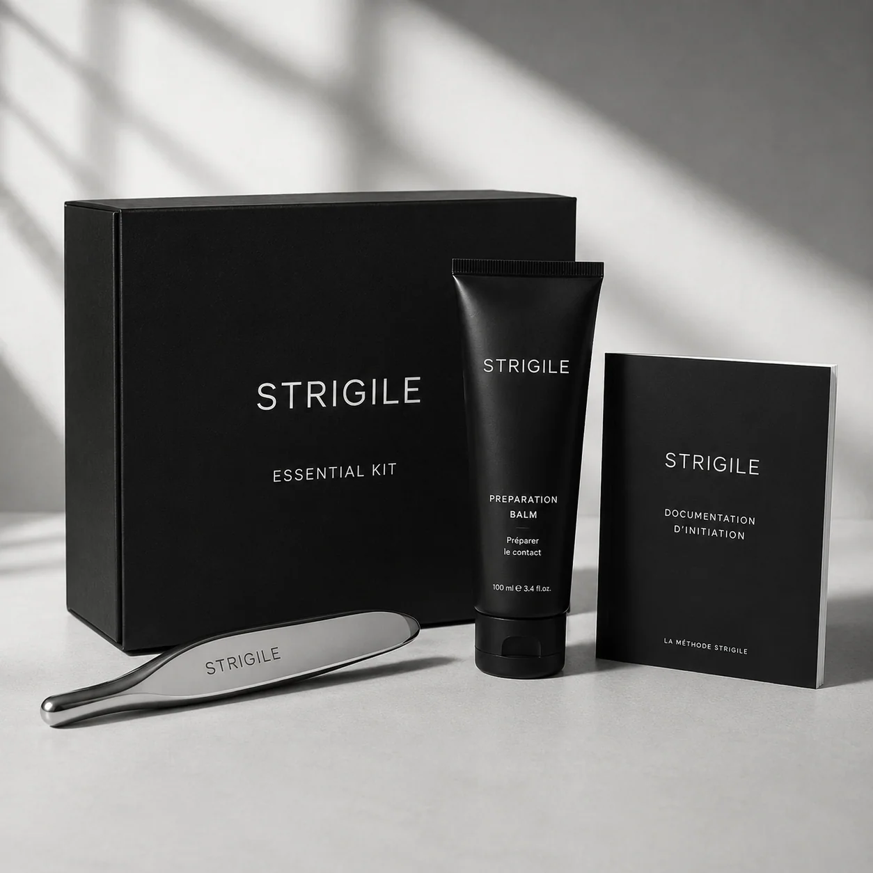 Essential Kit : boîte noire, un instrument en acier, Preparation Balm et documentation d’initiation